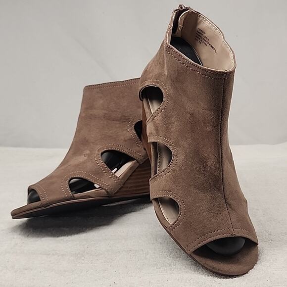 TORRID CUTOUT PEEP-TOE WEDGES TAN SUEDE LADIES SIZE 8WW VGUC - Picture 16 of 16